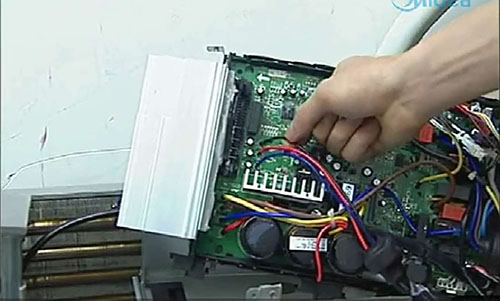 头屯河美的空调电话是多少