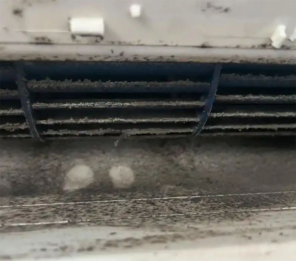 头屯河空调吹的风有股烧焦味是怎么回事